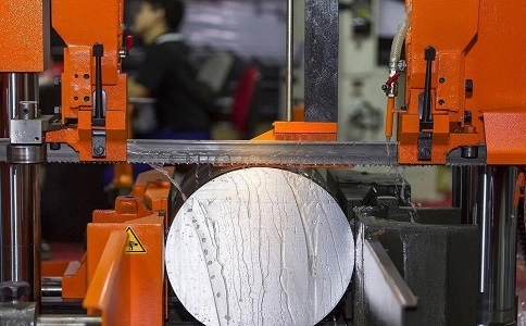 岳口镇立式金属带锯床切削出现跑带故障解决方法！